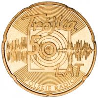 Dwumetrowa moneta Trójki na ulicach Warszawy